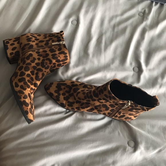 Universal Thread leopard booties - Picture 2 of 3